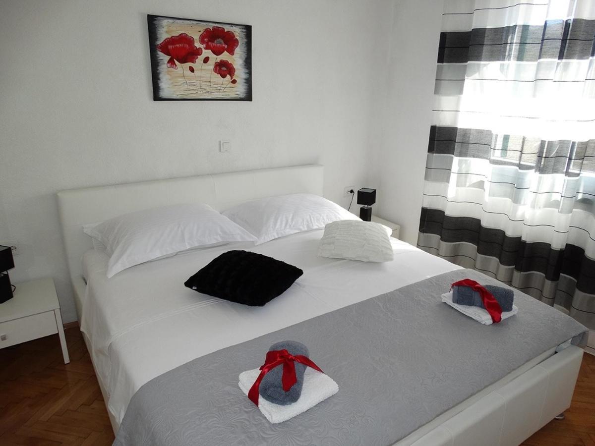 Apartments By The Sea Pag - 16100 Pag Town Exterior foto